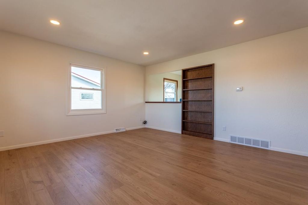 Photo of 1019 SE 8th Street, Dyersville, IA 52040 (MLS # 154098)