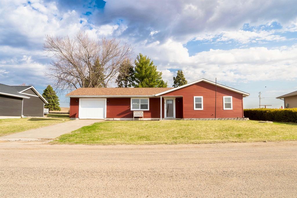 Photo of 64 Prairie Drive, Miles, IA 52064 (MLS # 154218)