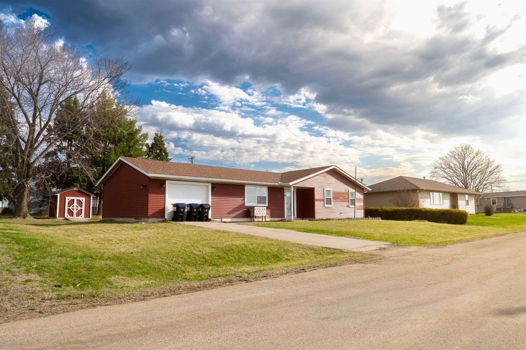 Photo of 64 Prairie Drive, Miles, IA 52064 (MLS # 154218)