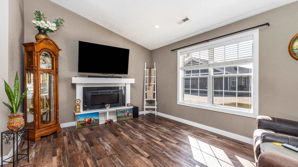 Photo of 108 Bailey Unit C Drive, Manchester, IA 52057 (MLS # 154146)