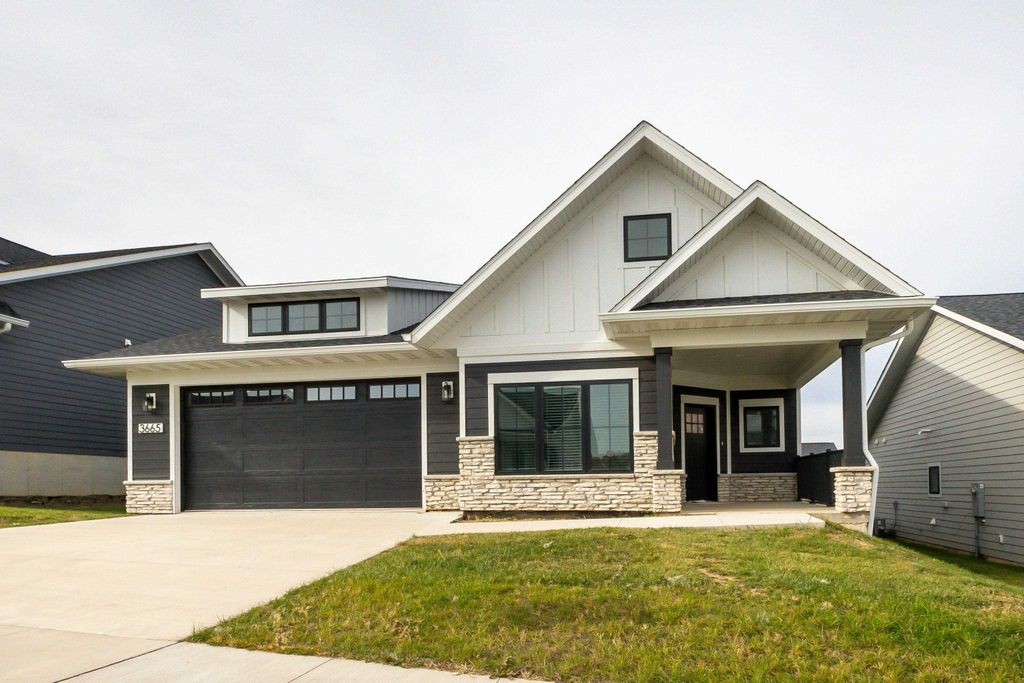 Photo of 3665 Vintage Lane, Dubuque, IA 52002 (MLS # 153417)