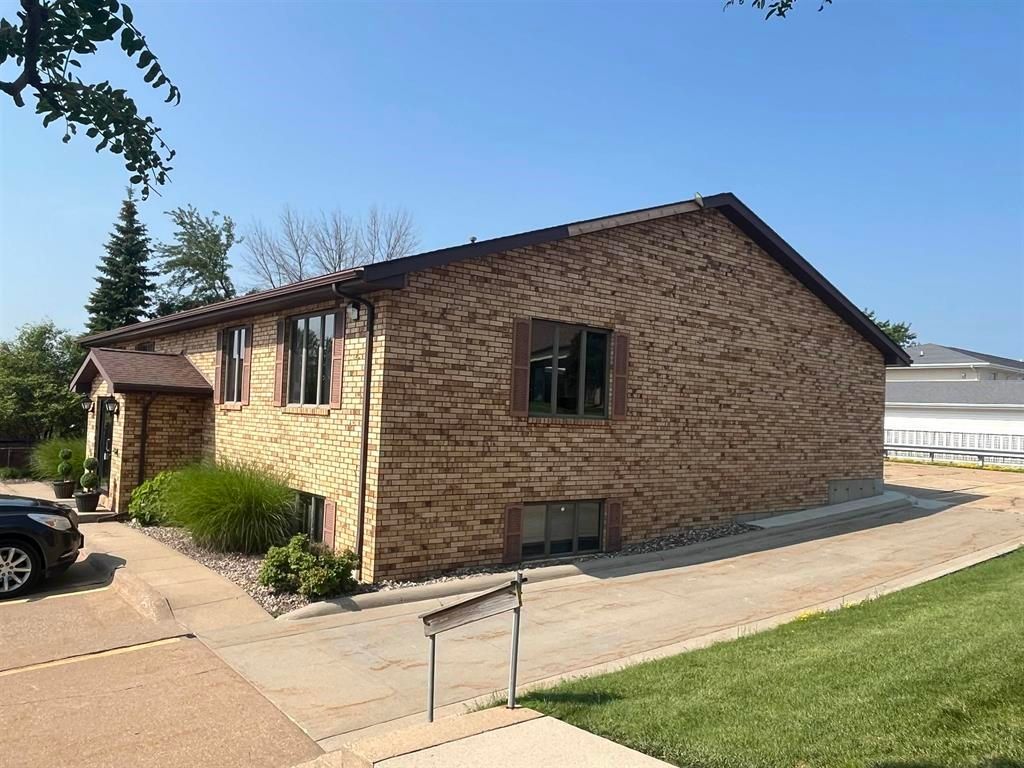 Photo of 2115 John F Kennedy Road, Dubuque, IA 52002 (MLS # 152443)