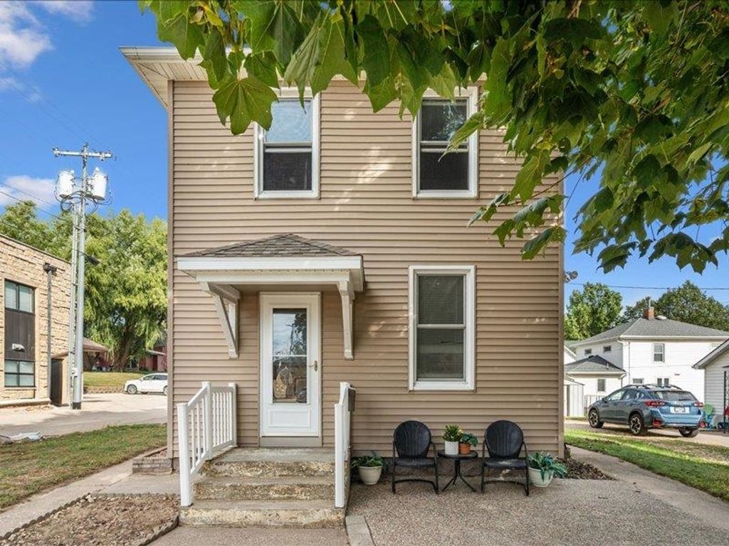 Photo of 301 Market Street, Bellevue, IA 52031 (MLS # 153165)
