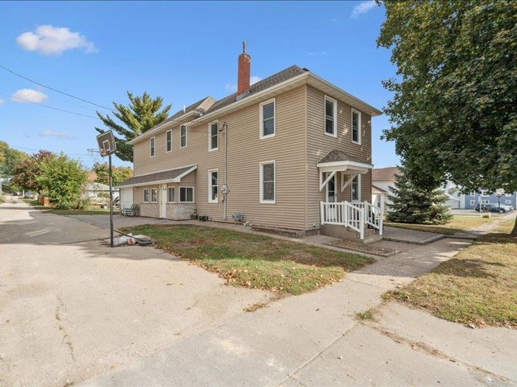 Photo of 301 Market Street, Bellevue, IA 52031 (MLS # 153165)