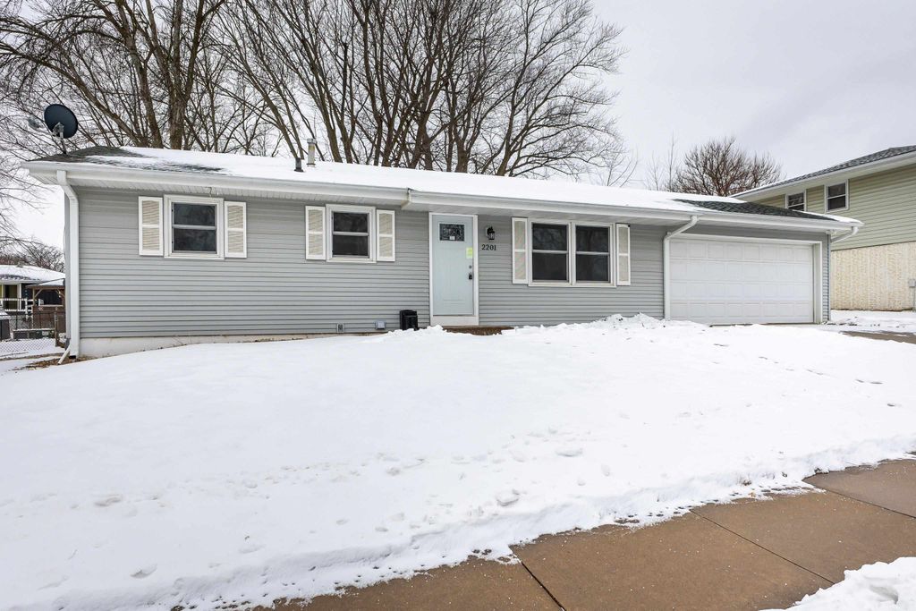 Photo of 2201 Del Monaco Drive, Dubuque, IA 52002 (MLS # 153880)