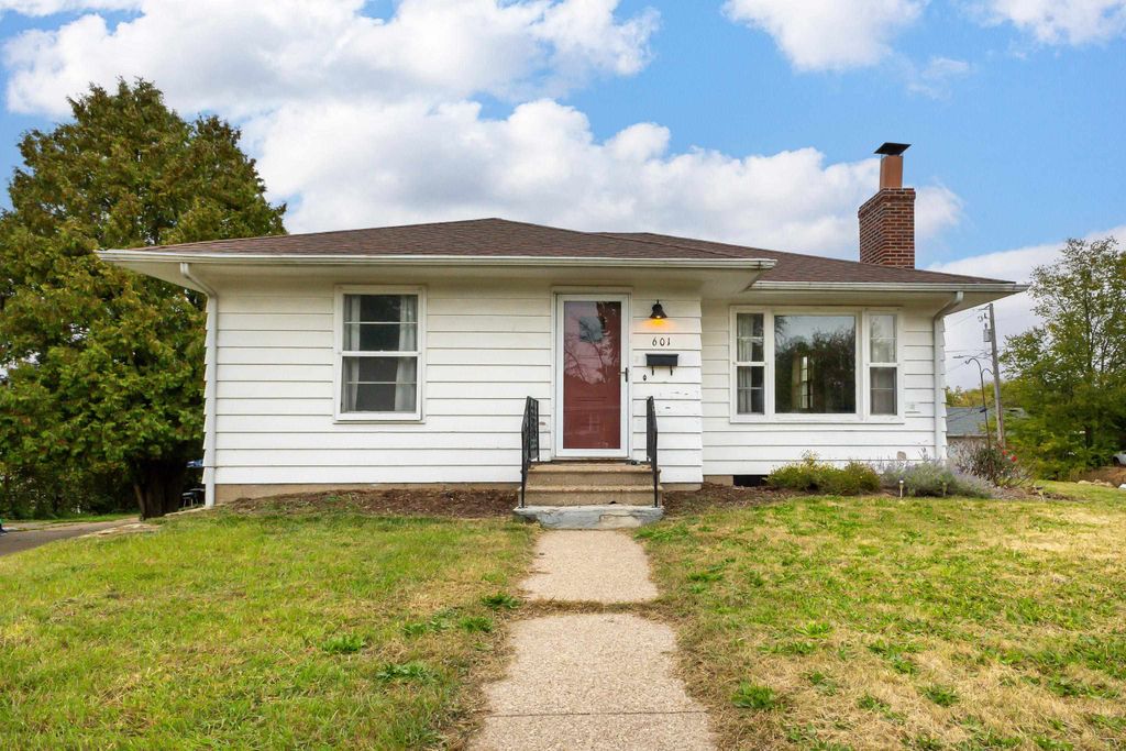 Photo of 601 Angella Street, Dubuque, IA 52001 (MLS # 153275)