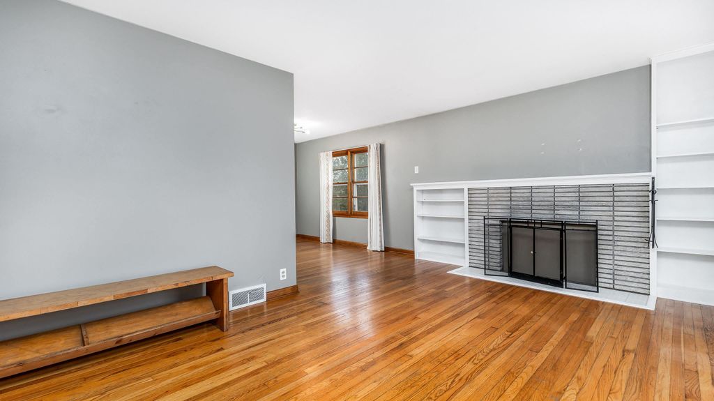 Photo of 601 Angella Street, Dubuque, IA 52001 (MLS # 153275)