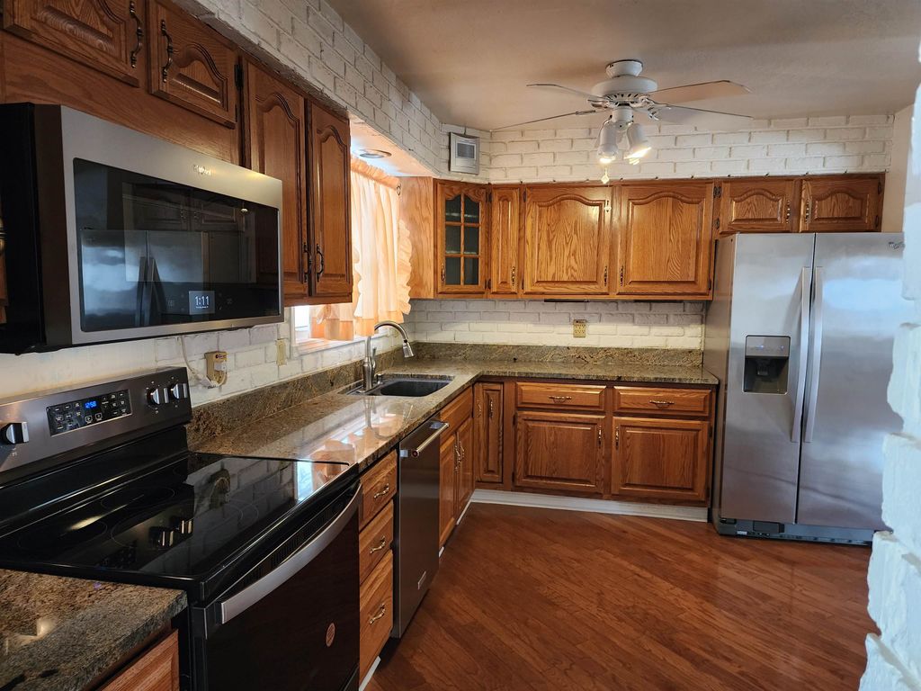 Photo of 2815 Wildwood Court, Dubuque, IA 52001 (MLS # 154023)