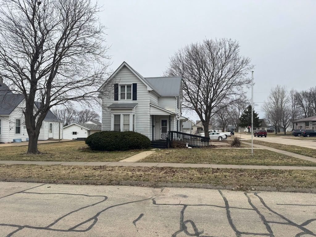 Photo of 207 NE 5th Avenue, Farley, IA 52046 (MLS # 154152)