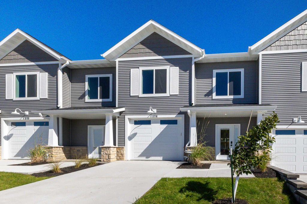 Photo of 1378 Autumn Ridge Lane, Dubuque, IA 52003 (MLS # 153759)