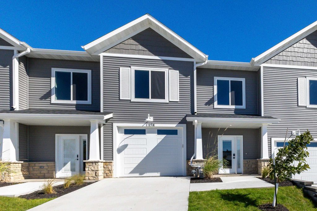 Photo of 1378 Autumn Ridge Lane, Dubuque, IA 52003 (MLS # 153759)