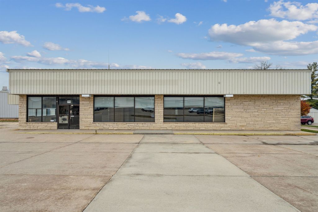 Photo of 630 16th Ave SE Ave, Dyersville, IA 52040 (MLS # 153542)