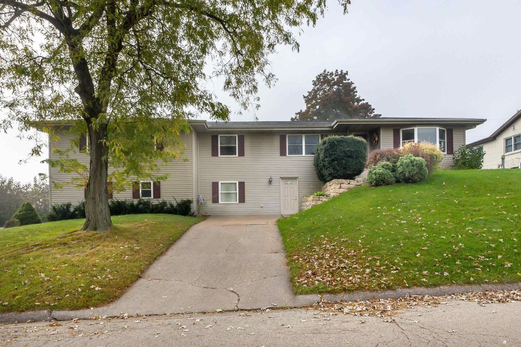 Photo of 556 Peach Street, East Dubuque, IL 61025 (MLS # 153390)