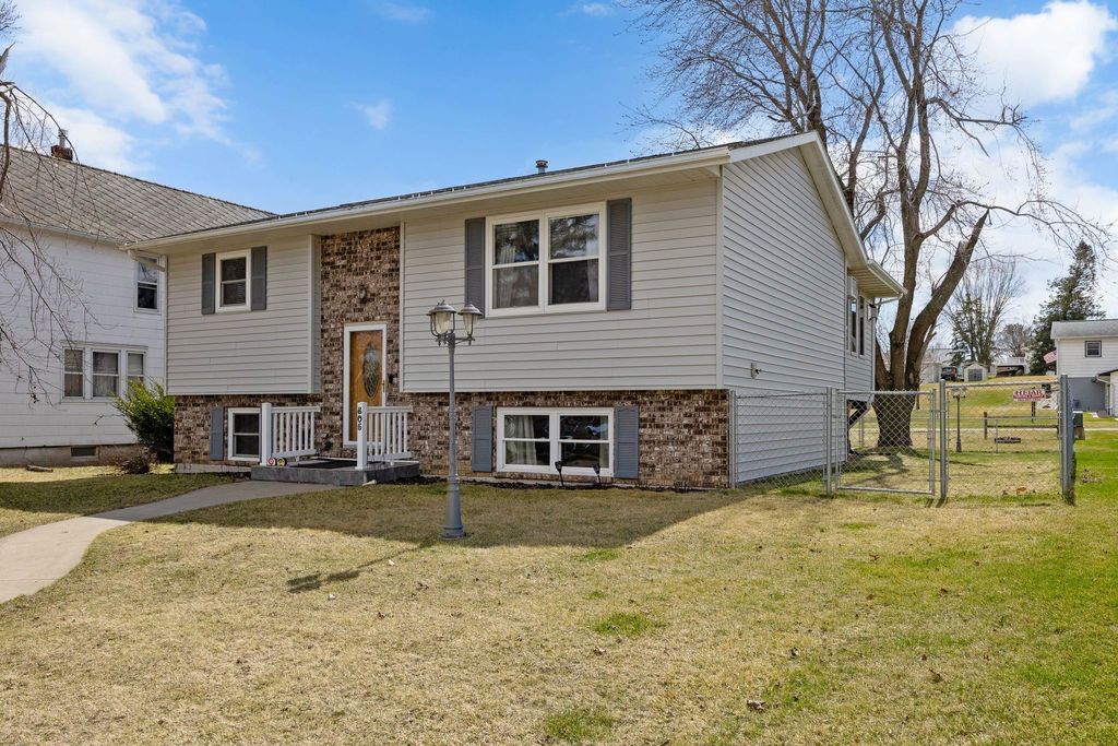 Photo of 805 SW 4th Avenue, Cascade, IA 52033 (MLS # 154228)