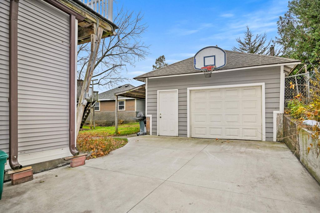 Photo of 1018 W 5th Street, Dubuque, IA 52001 (MLS # 153532)