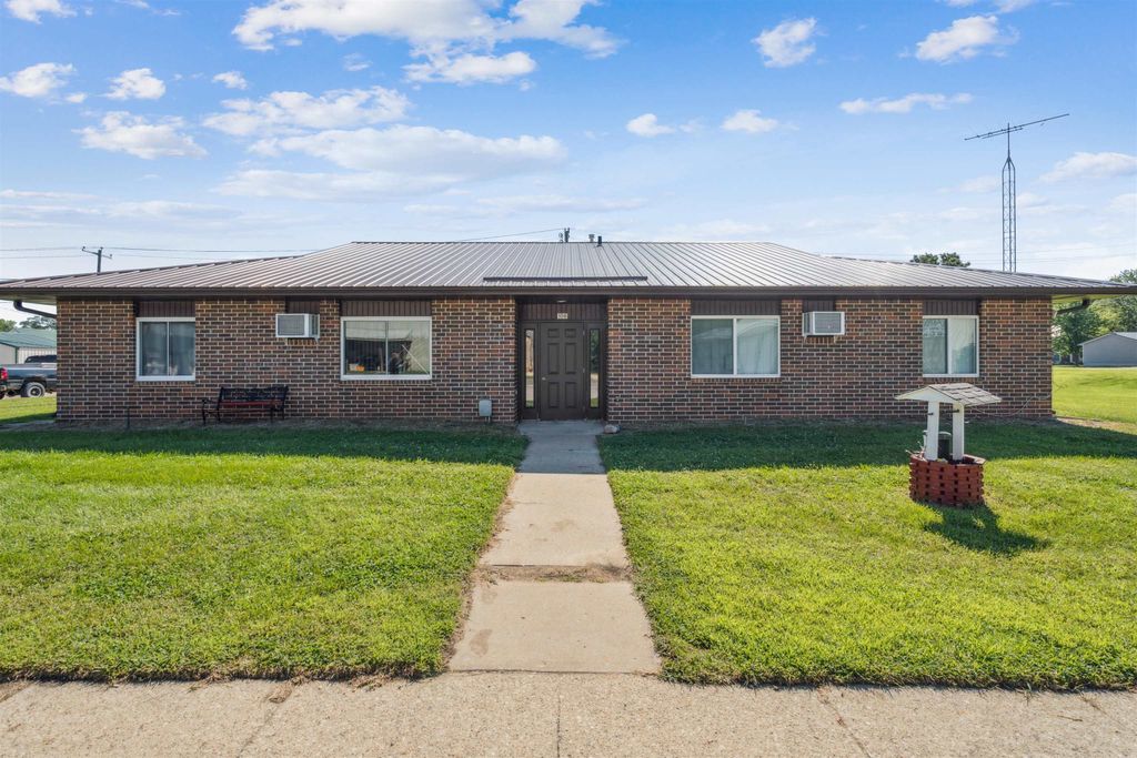 Photo of 108 S Center Street, Dundee, IA 52038 (MLS # 152784)