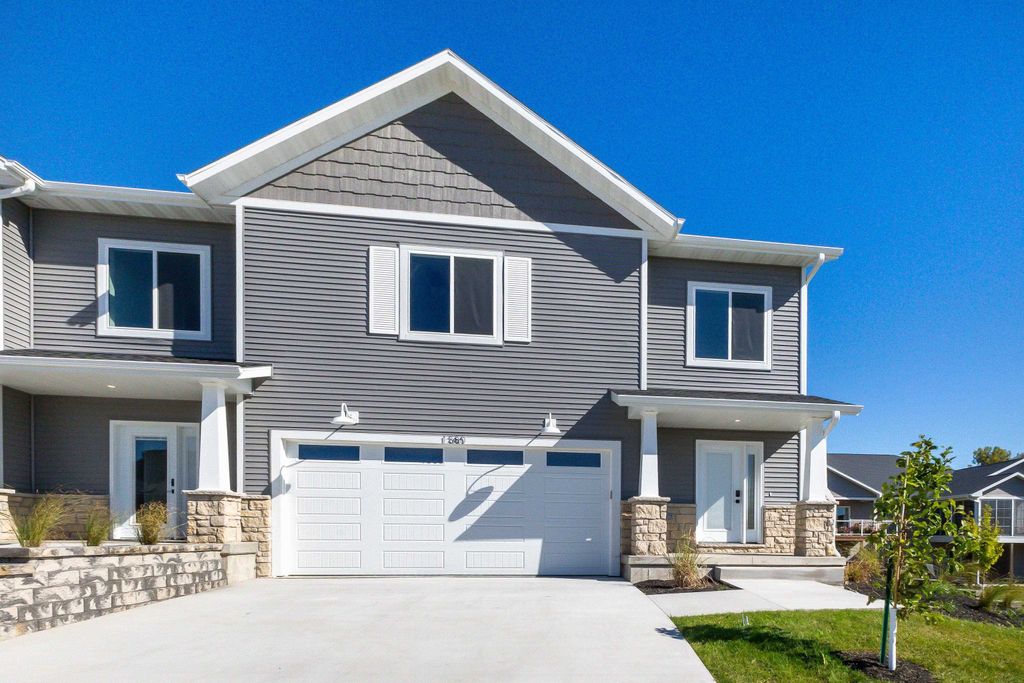 Photo of 1380 Autumn Ridge Lane, Dubuque, IA 52003 (MLS # 153209)