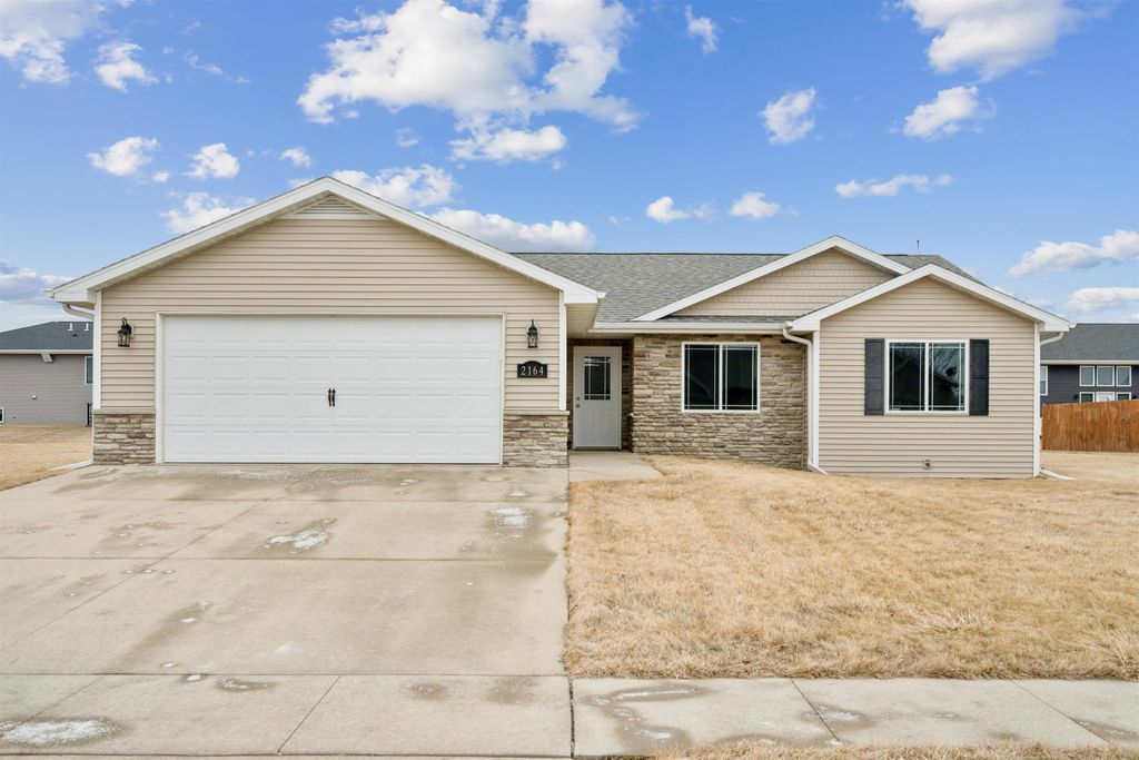 Photo of 2164 Comanche Drive, Asbury, IA 52002 (MLS # 154084)