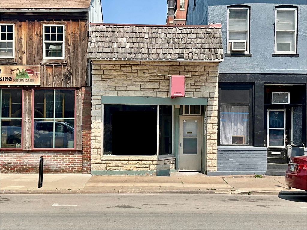 Photo of 1520 Central Avenue, Dubuque, IA 52001 (MLS # 152251)