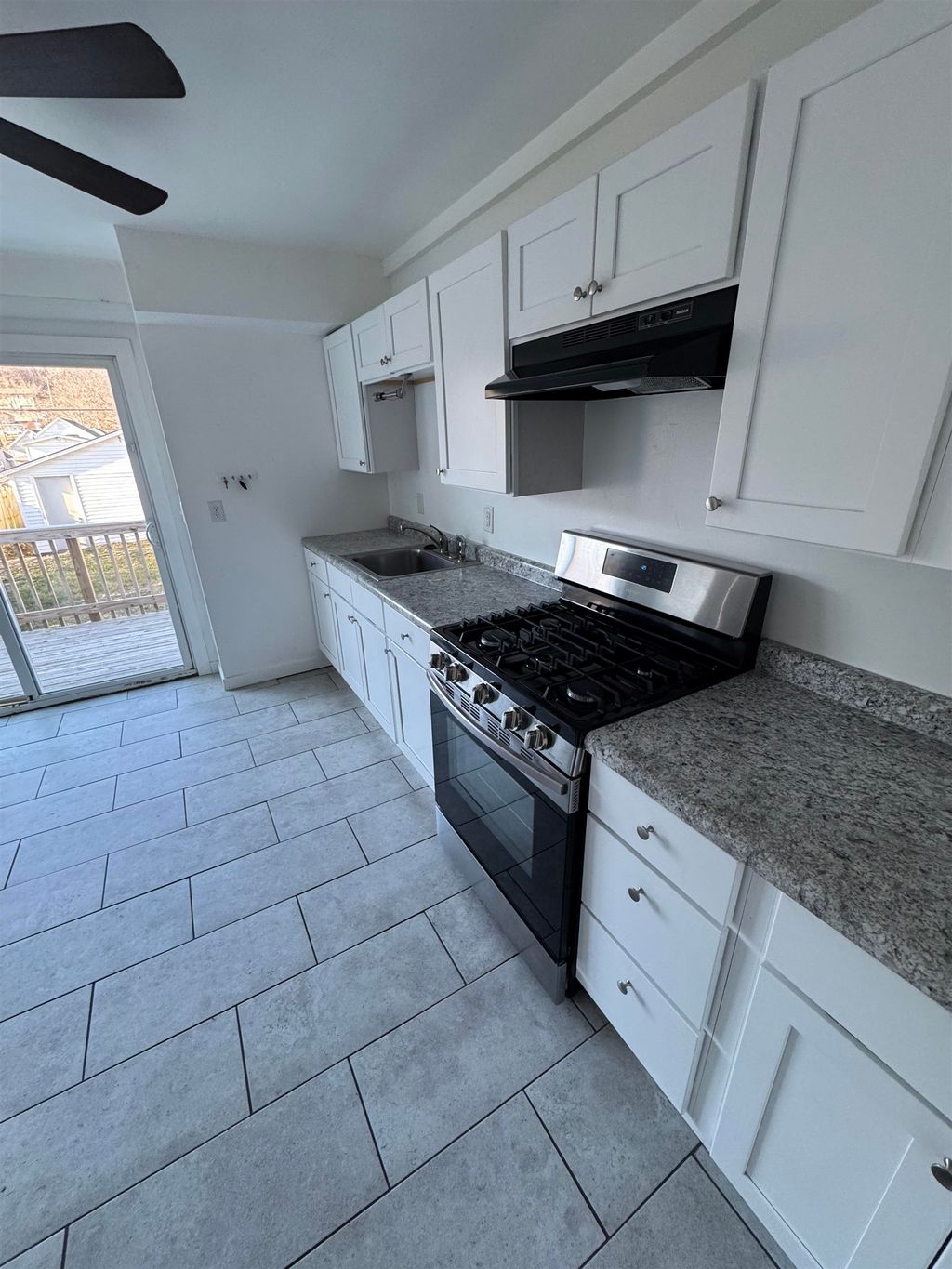 Photo of 911 Rhomberg Avenue, Dubuque, IA 52001 (MLS # 153425)