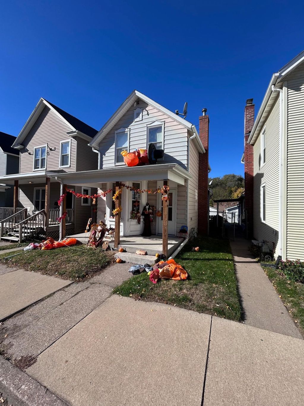 Photo of 911 Rhomberg Avenue, Dubuque, IA 52001 (MLS # 153425)