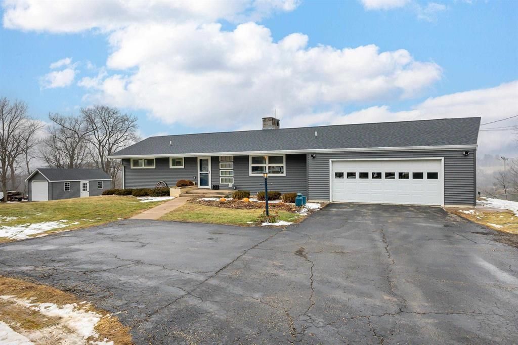 Photo of 1608 County B Road, Platteville, WI 53818 (MLS # 153688)