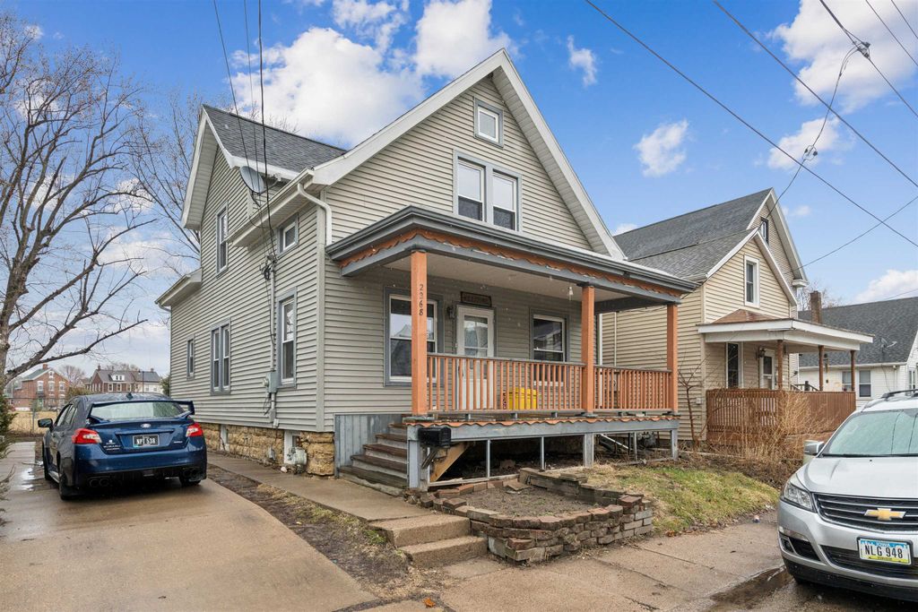 Photo of 2268 Washington Street, Dubuque, IA 52001 (MLS # 154122)