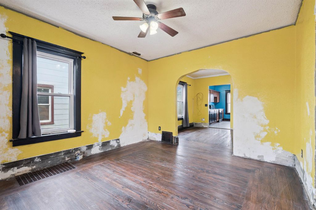 Photo of 2268 Washington Street, Dubuque, IA 52001 (MLS # 154122)