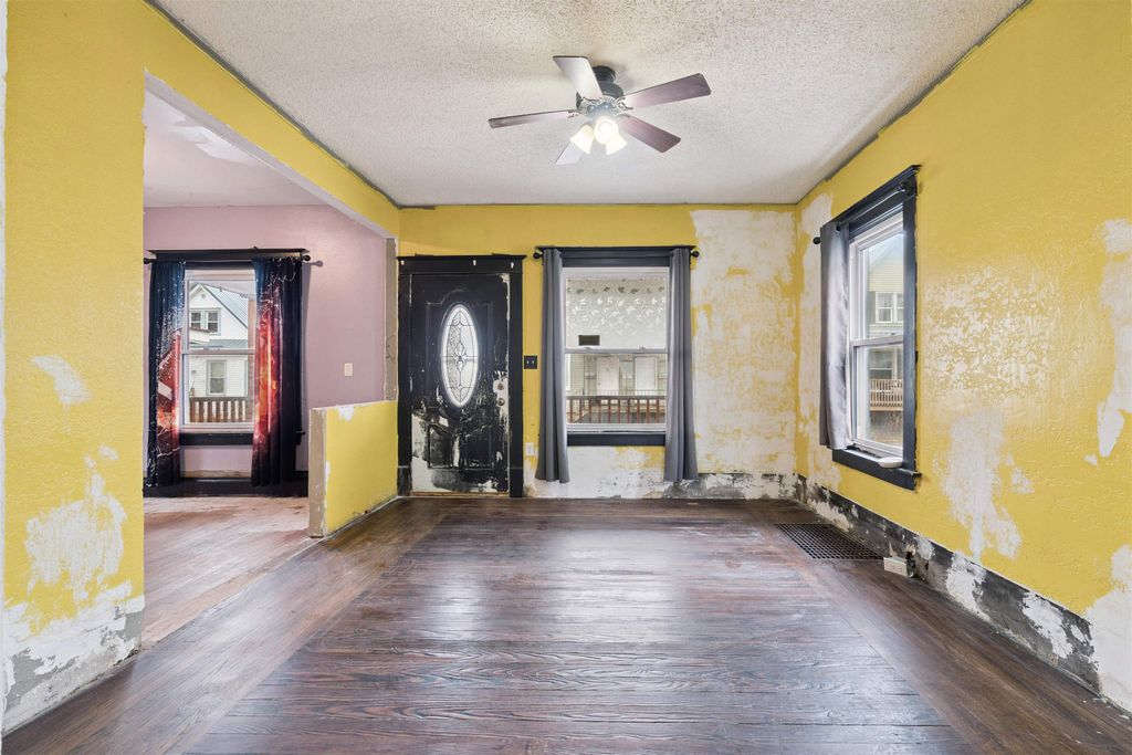 Photo of 2268 Washington Street, Dubuque, IA 52001 (MLS # 154122)