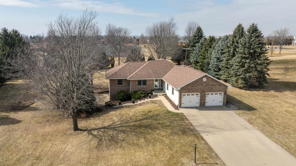 Photo of 10699 Blue Jay Drive, Peosta, IA 52068 (MLS # 154095)