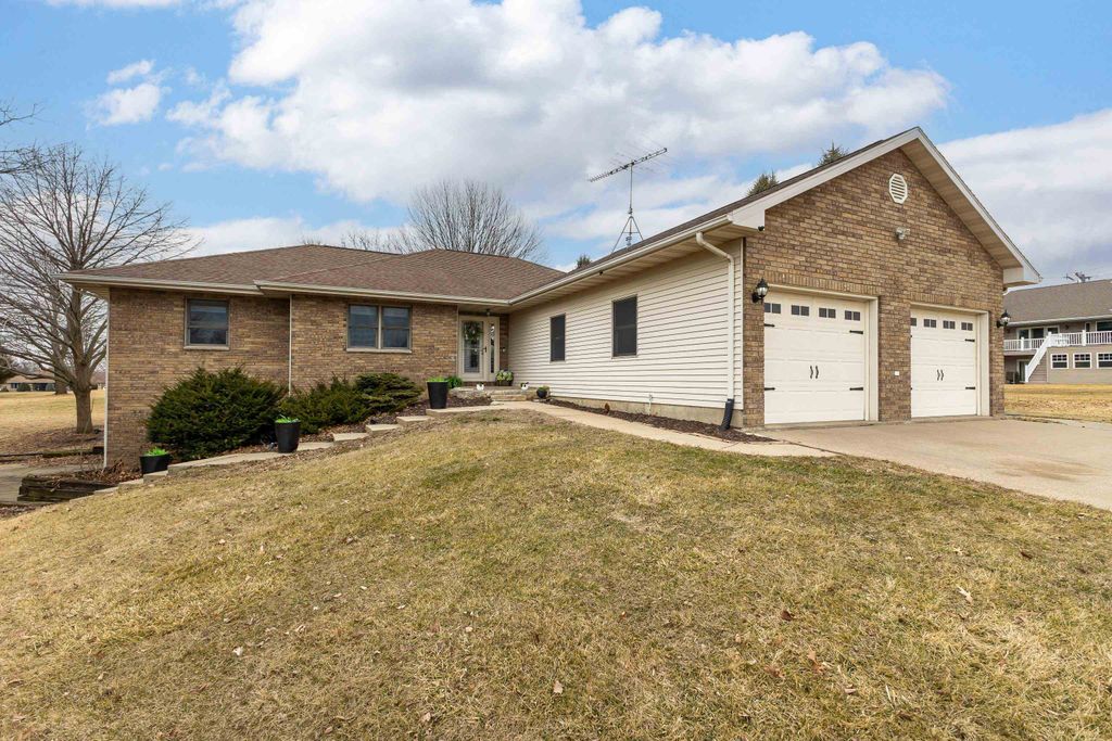 Photo of 10699 Blue Jay Drive, Peosta, IA 52068 (MLS # 154095)