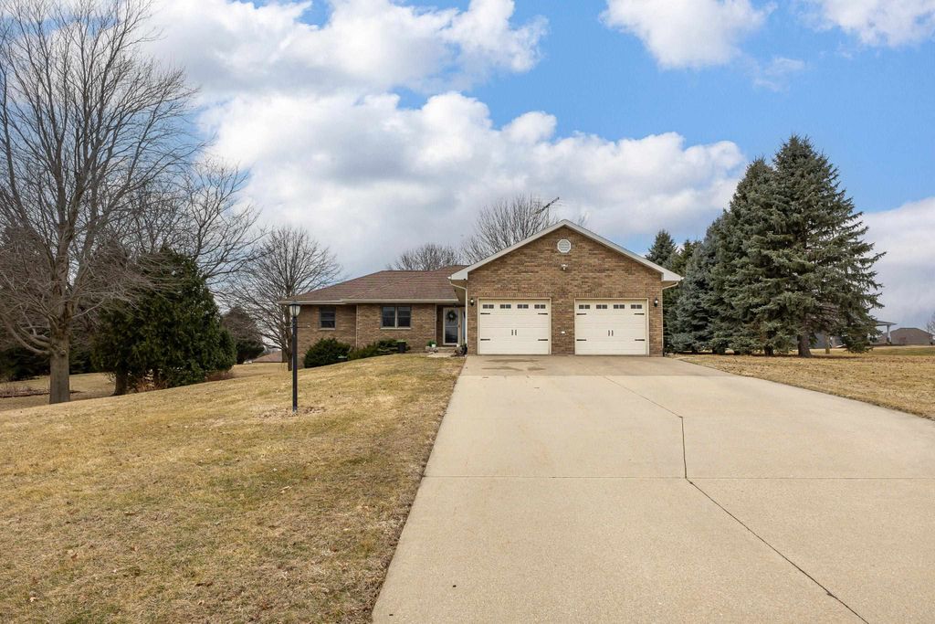 Photo of 10699 Blue Jay Drive, Peosta, IA 52068 (MLS # 154095)