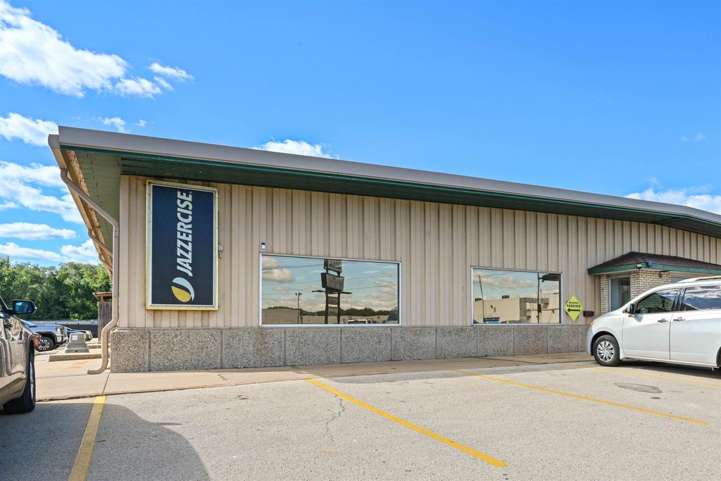 Photo of 2095 Kerper Boulevard, Dubuque, IA 52001 (MLS # 152877)