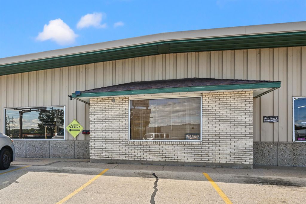 Photo of 2095 Kerper Boulevard, Dubuque, IA 52001 (MLS # 152877)