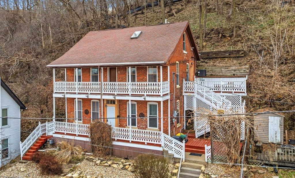 Photo of 189 Saint Marys Street, Dubuque, IA 52001 (MLS # 154200)