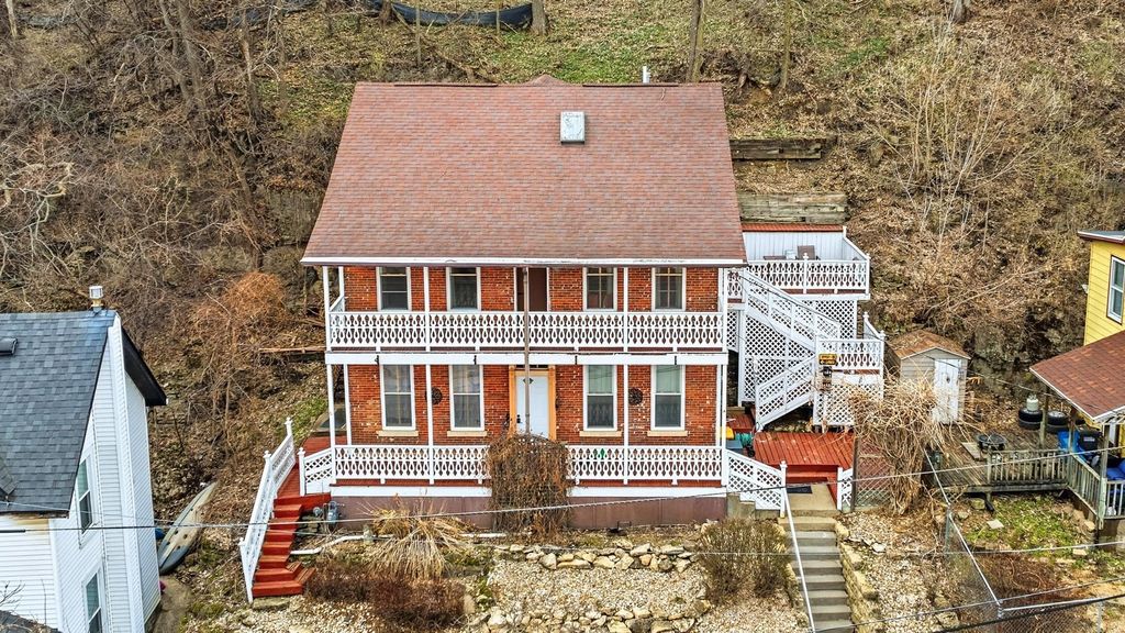 Photo of 189 Saint Marys Street, Dubuque, IA 52001 (MLS # 154200)