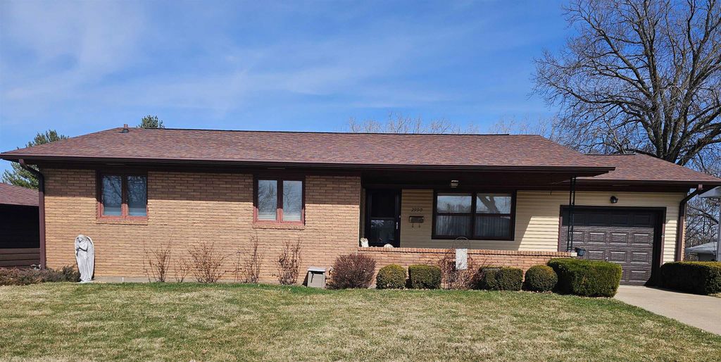 Photo of 2990 Oak Crest Drive, Dubuque, IA 52001 (MLS # 154178)
