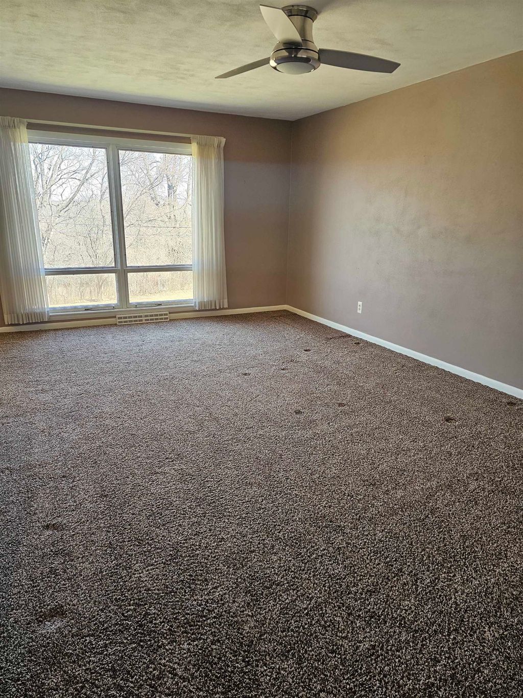 Photo of 2990 Oak Crest Drive, Dubuque, IA 52001 (MLS # 154178)