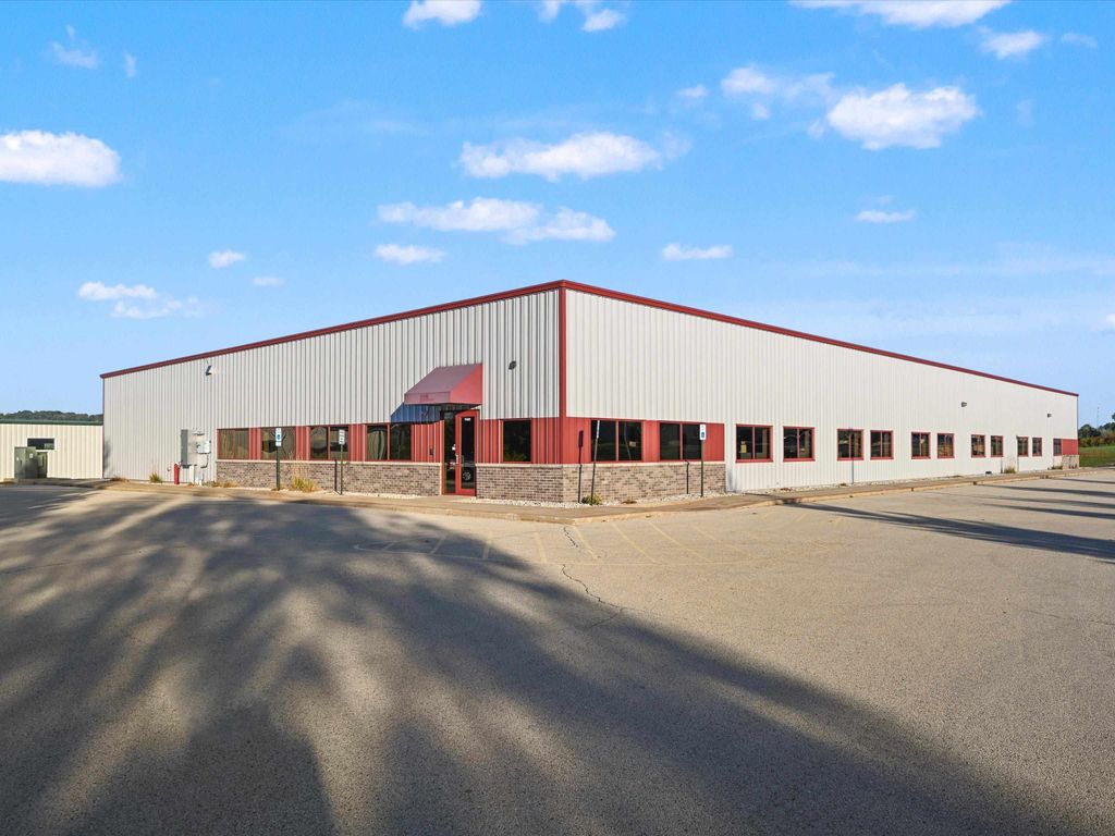 Photo of 7495 Chavenelle Road, Dubuque, IA 52002 (MLS # 153245)