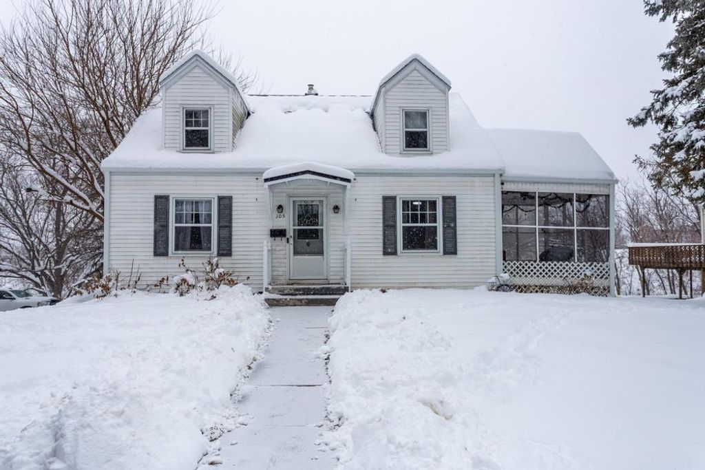 Photo of 105 Cherokee Drive, Dubuque, IA 52003 (MLS # 153558)