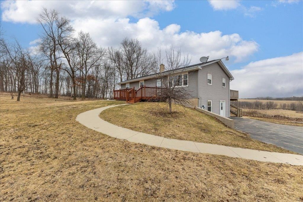 Photo of 2892 Bennettville Road, Zwingle, IA 52079 (MLS # 154177)