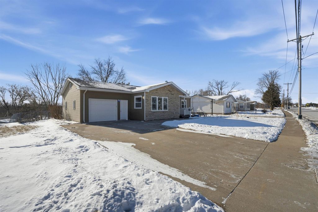 Photo of 1610 Kane Street, Dubuque, IA 52001 (MLS # 153885)