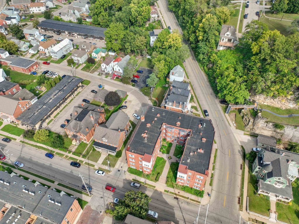 Photo of 201 W 17th Street, Dubuque, IA 52001 (MLS # 153254)