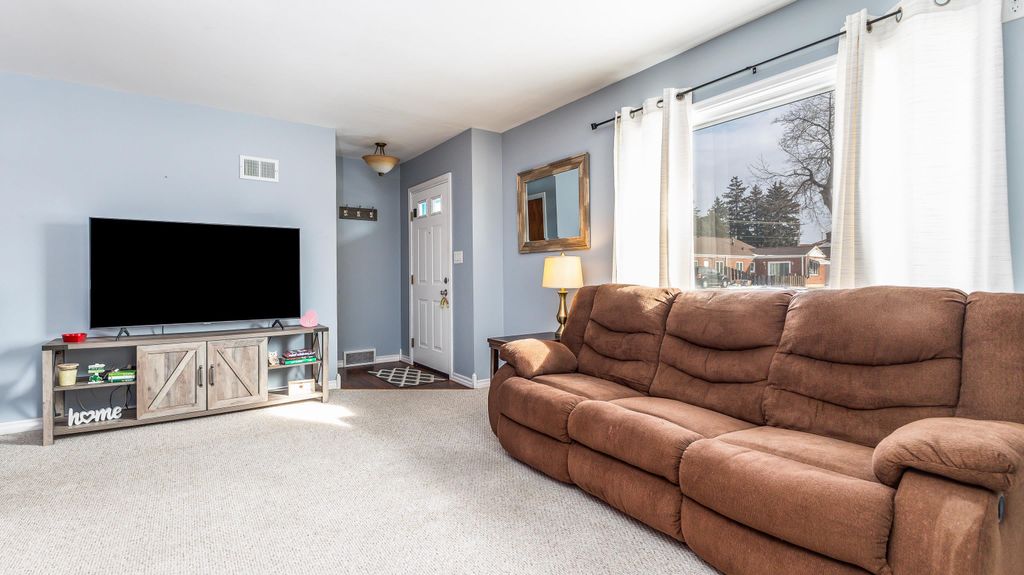 Photo of 2185 Broadlawn Road, Dubuque, IA 52001 (MLS # 153992)