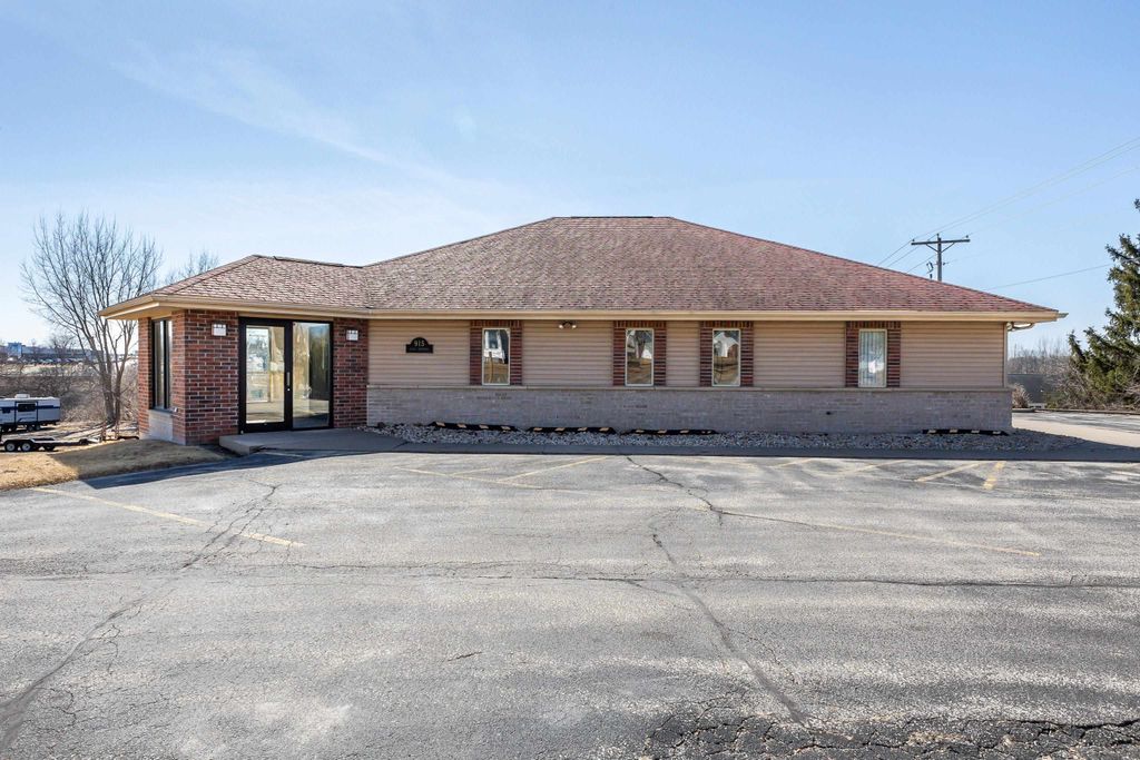 Photo of 915 E Mineral Street, Platteville, WI 53818 (MLS # 151608)