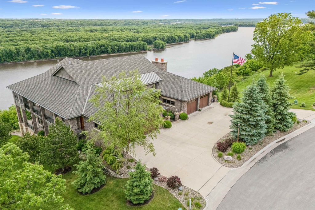 Photo of 1025 Carmel Drive, Dubuque, IA 52003 (MLS # 152112)