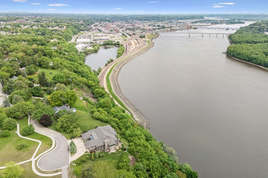 Photo of 1025 Carmel Drive, Dubuque, IA 52003 (MLS # 152112)