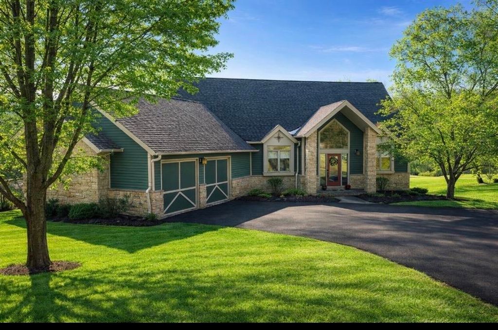 Photo of 15 Augusta Drive, Galena, IL 61036 (MLS # 153900)