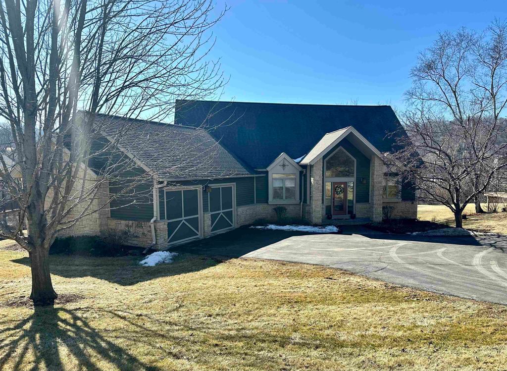 Photo of 15 Augusta Drive, Galena, IL 61036 (MLS # 153900)