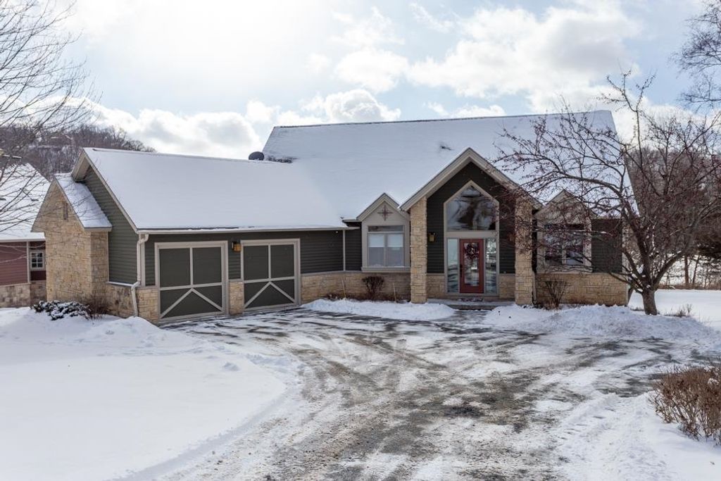 Photo of 15 Augusta Drive, Galena, IL 61036 (MLS # 153900)